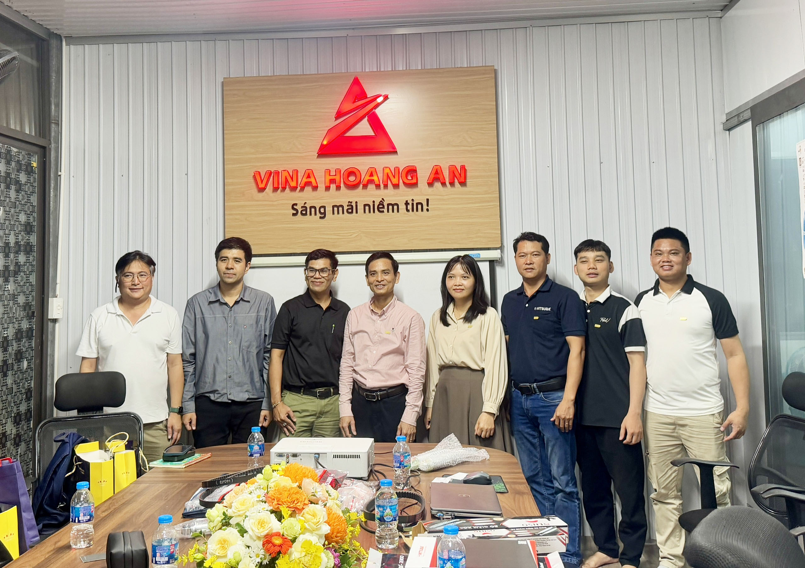 ĐOÀN NHÀ MÁY MITSUBA THĂM VINA HOÀNG AN ĐOÀN NHÀ MÁY MITSUBA THĂM VINA HOÀNG AN